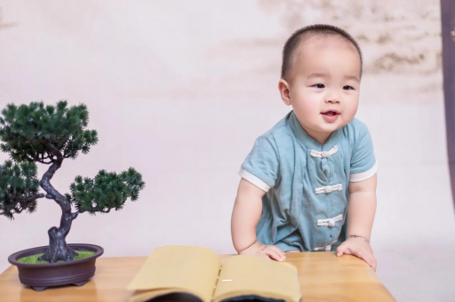 迪庆六个月宝宝摇头正常吗